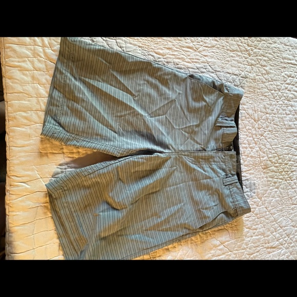 Volcom Shorts - Youth Waist Size 27 - Picture 10 of 11